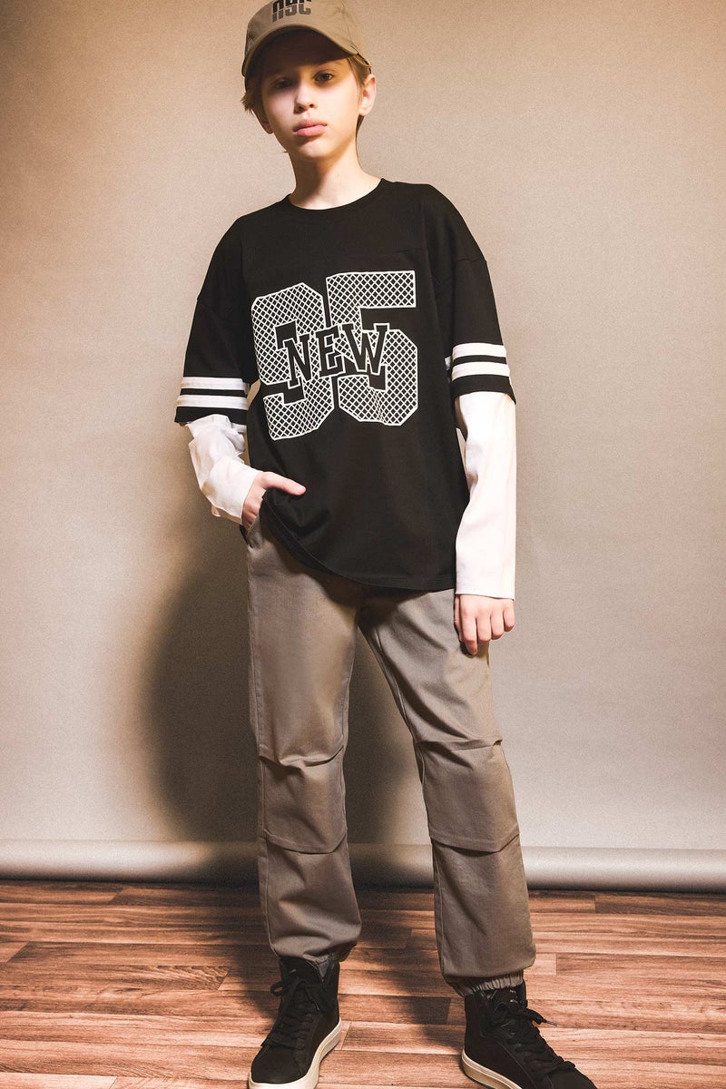 ديفاكتو تيشيرت اولادي اوفر سايز كم طويل مطبوع برقبة مستديرة - Image 2