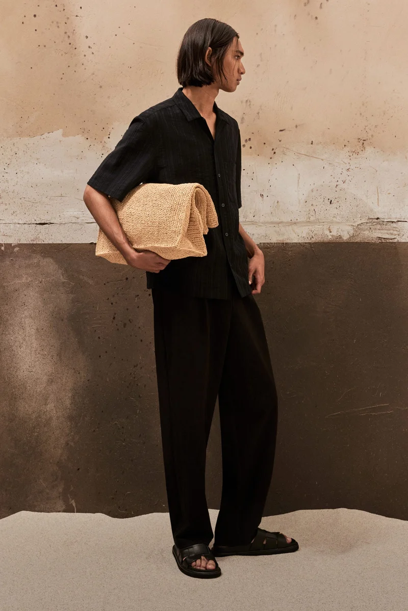 اتش اند ام قميص ريزورت بقصّة عادية