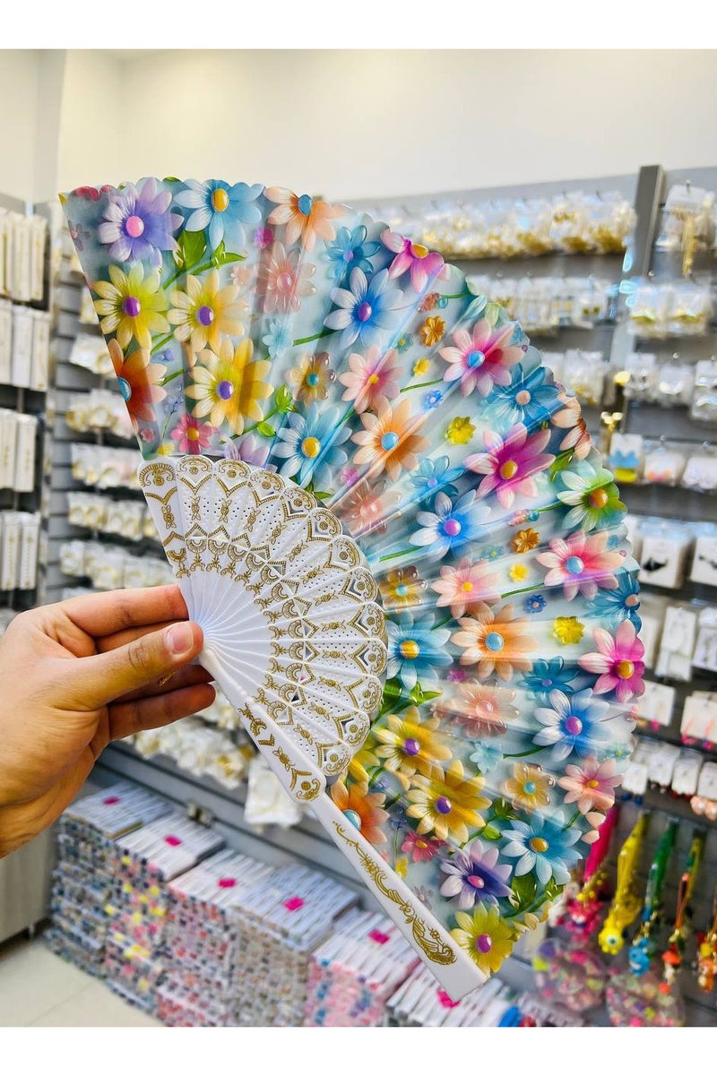 A cheerful floral hand fan. Bright colors and a feminine design give you a touch of freshness and beauty. Ideal for summer and parties, or to add an elegant touch to your look. Lightweight and easy to use, it combines practicality and attractiveness. 