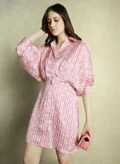 دينيس لينغو pink and white