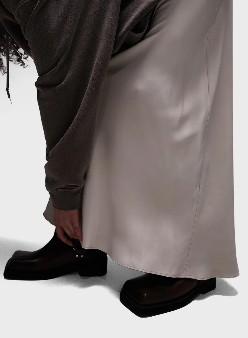 توب شوب تنورة ماكسي ساتان برباط