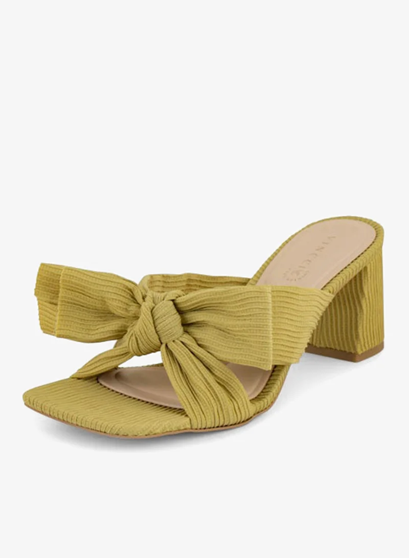 فينتشي صنادل نسائية ذات حزام واحد بكعب متوسط