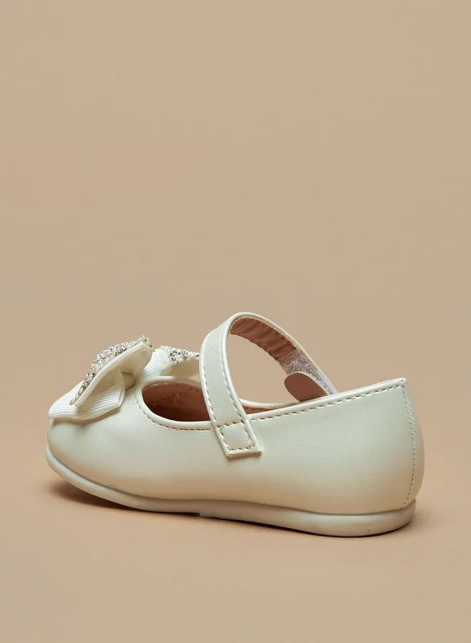 فلورا بيلا من شو إكسبرس Girls Bow Accent Booties With Hook And Loop Closure