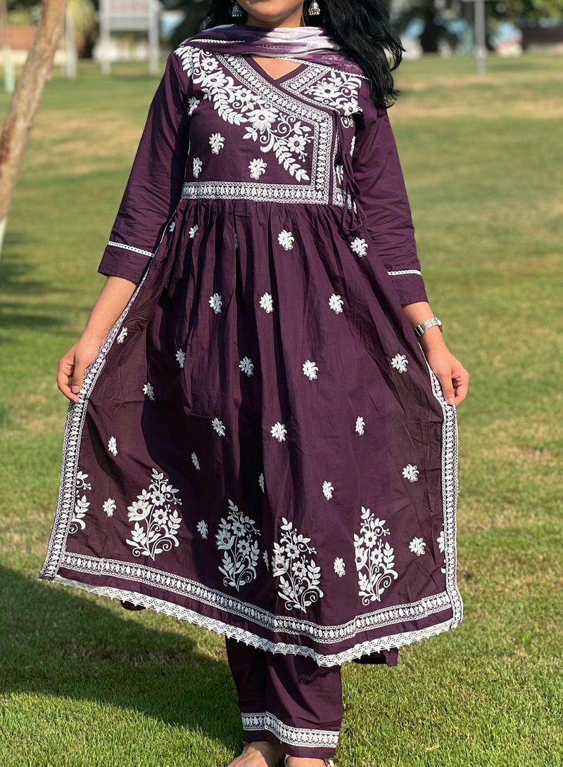 IndHeritage - Eid kurti set collection - Premium purple cotton 3pc kurti set / salwar suit with white floral embroidery - Comes with top, pants & dupatta - Indian Kurti Set IDH00175 - Image 1