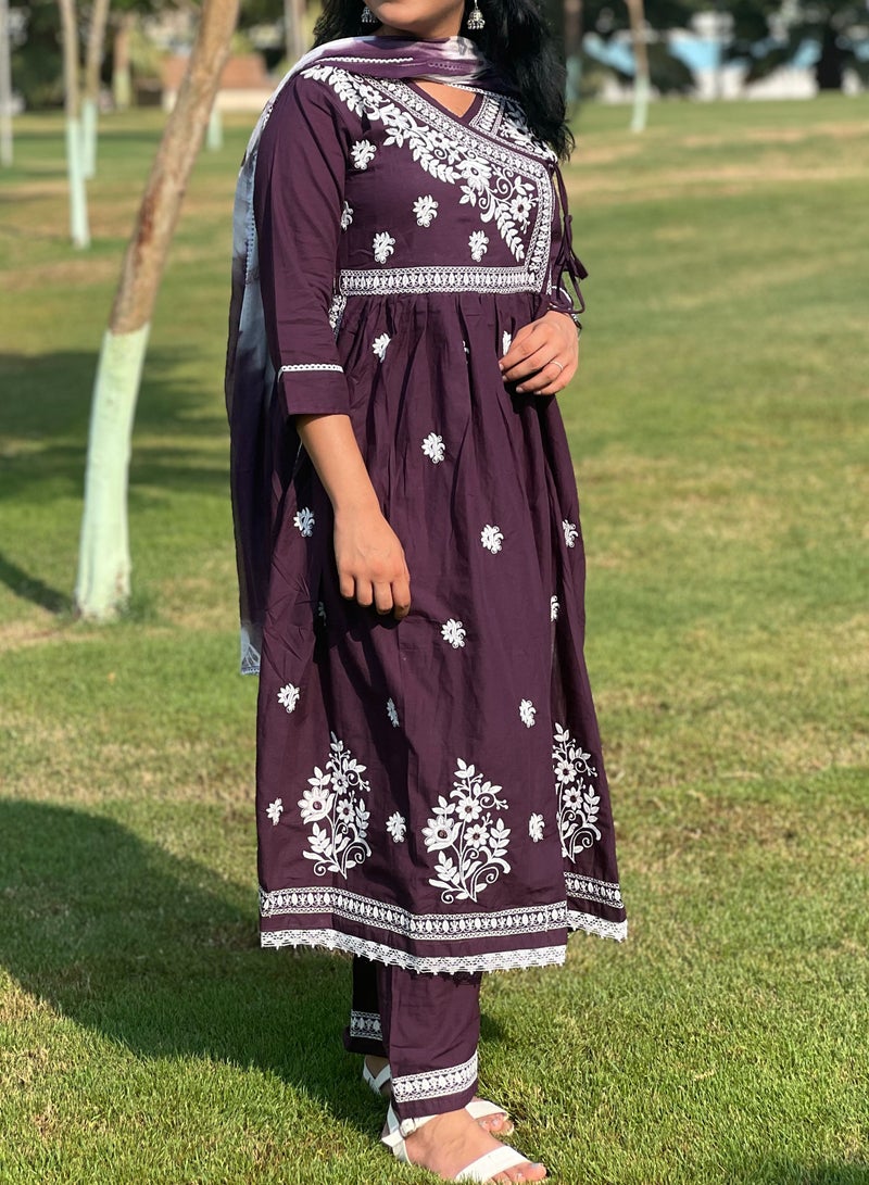 IndHeritage - Eid kurti set collection - Premium purple cotton 3pc kurti set / salwar suit with white floral embroidery - Comes with top, pants & dupatta - Indian Kurti Set IDH00175 - Image 4