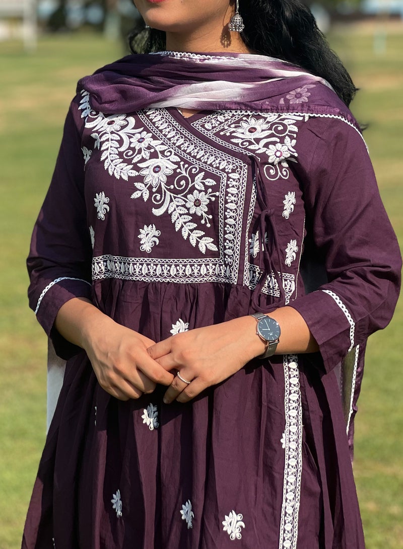 IndHeritage - Eid kurti set collection - Premium purple cotton 3pc kurti set / salwar suit with white floral embroidery - Comes with top, pants & dupatta - Indian Kurti Set IDH00175 - Image 5