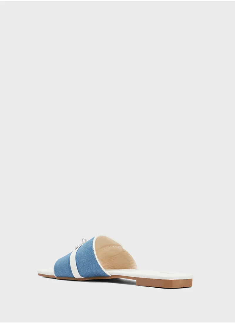 ايلا Flat Sandal With Buckle