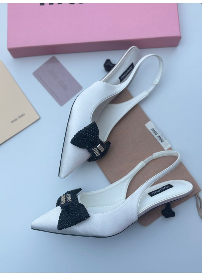 مياو مياو صندل/حذاء بكعب عالٍ مفتوح من الخلف من MIU MIU بمقدمة مدببة وكعب قصير