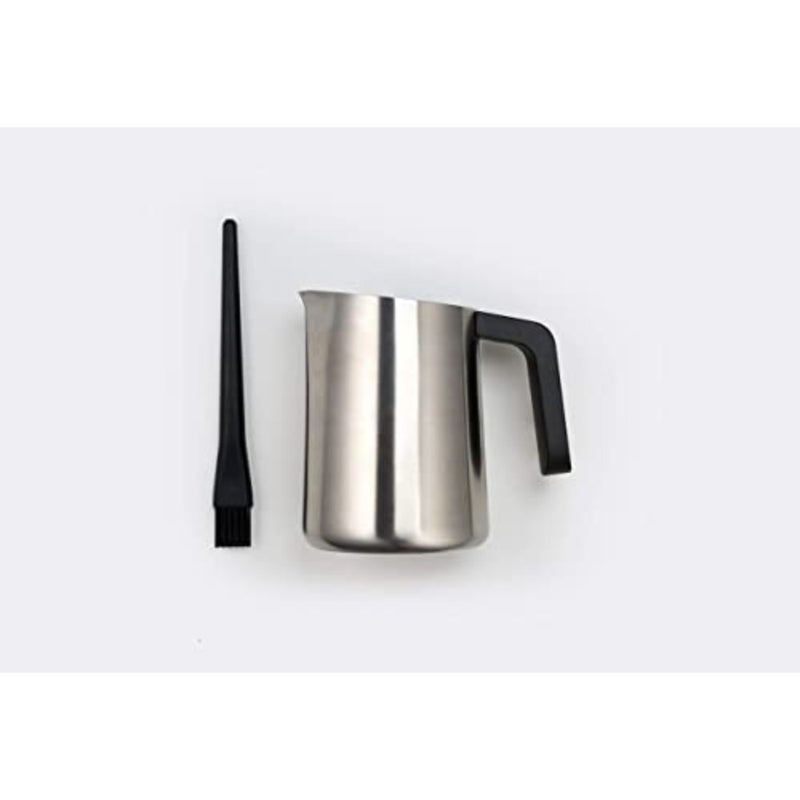 Stovetop milk frothing pitcher for home barista use, stainless steel, matte black, ergonomic heat-resistant handle, 450ml capacity - Image 4