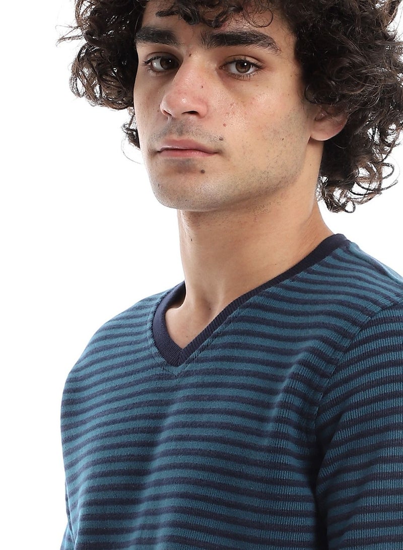 سيزار سويت شيرت رجالي مقلم برقبة علي شكل سبعة - Image 4