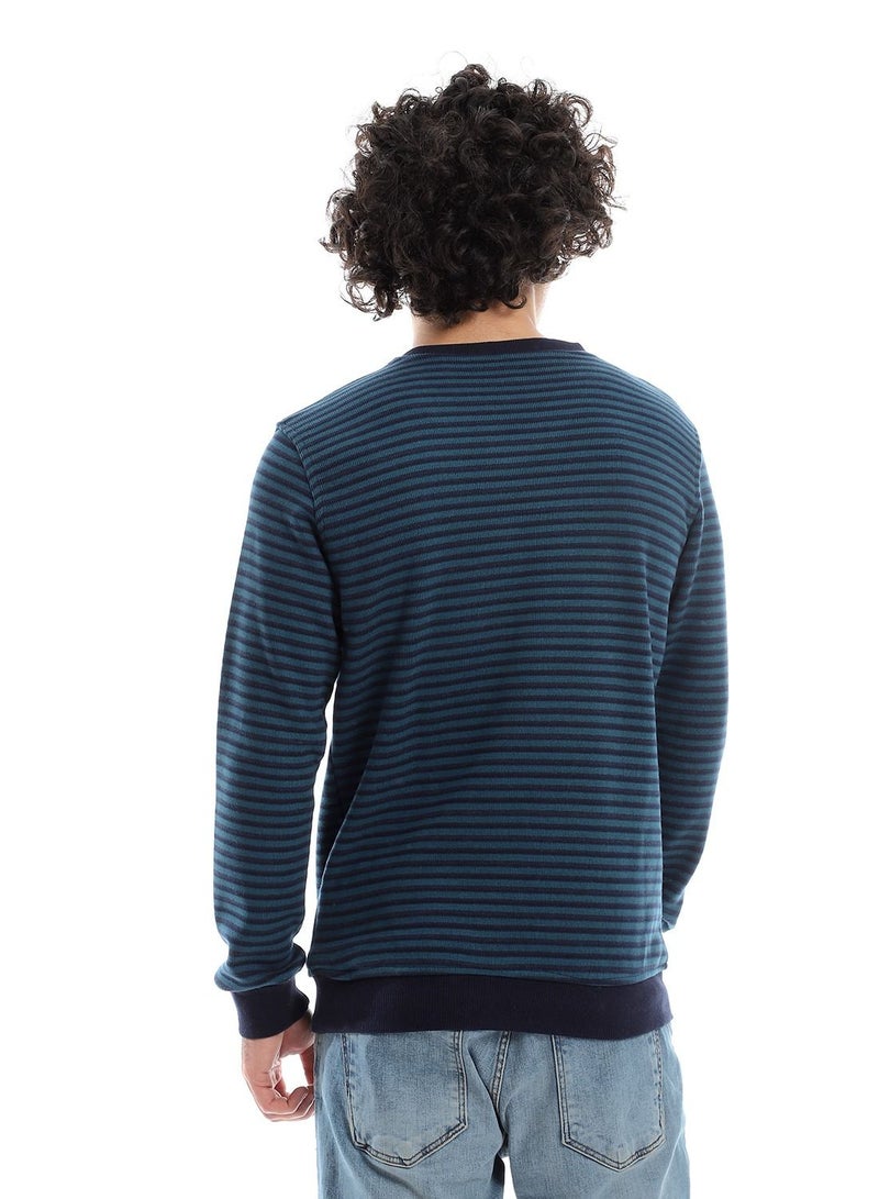 سيزار سويت شيرت رجالي مقلم برقبة علي شكل سبعة - Image 3