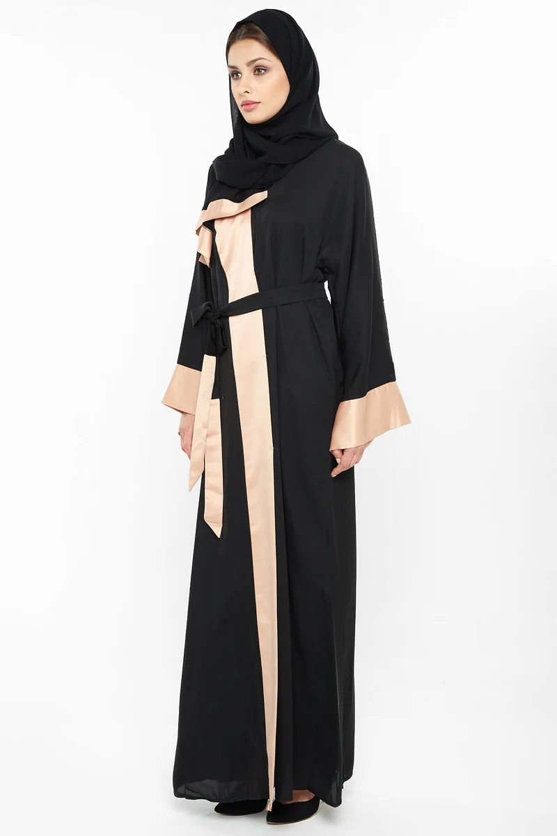 النخبة عباية لف رائعة بشريط ساتان ذهبي عند الإغلاق والأكمام