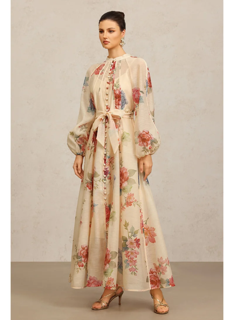 بيلا بارنيت فستان نيل ماكسي مطبوع عليه زهور بأكمام طويلة