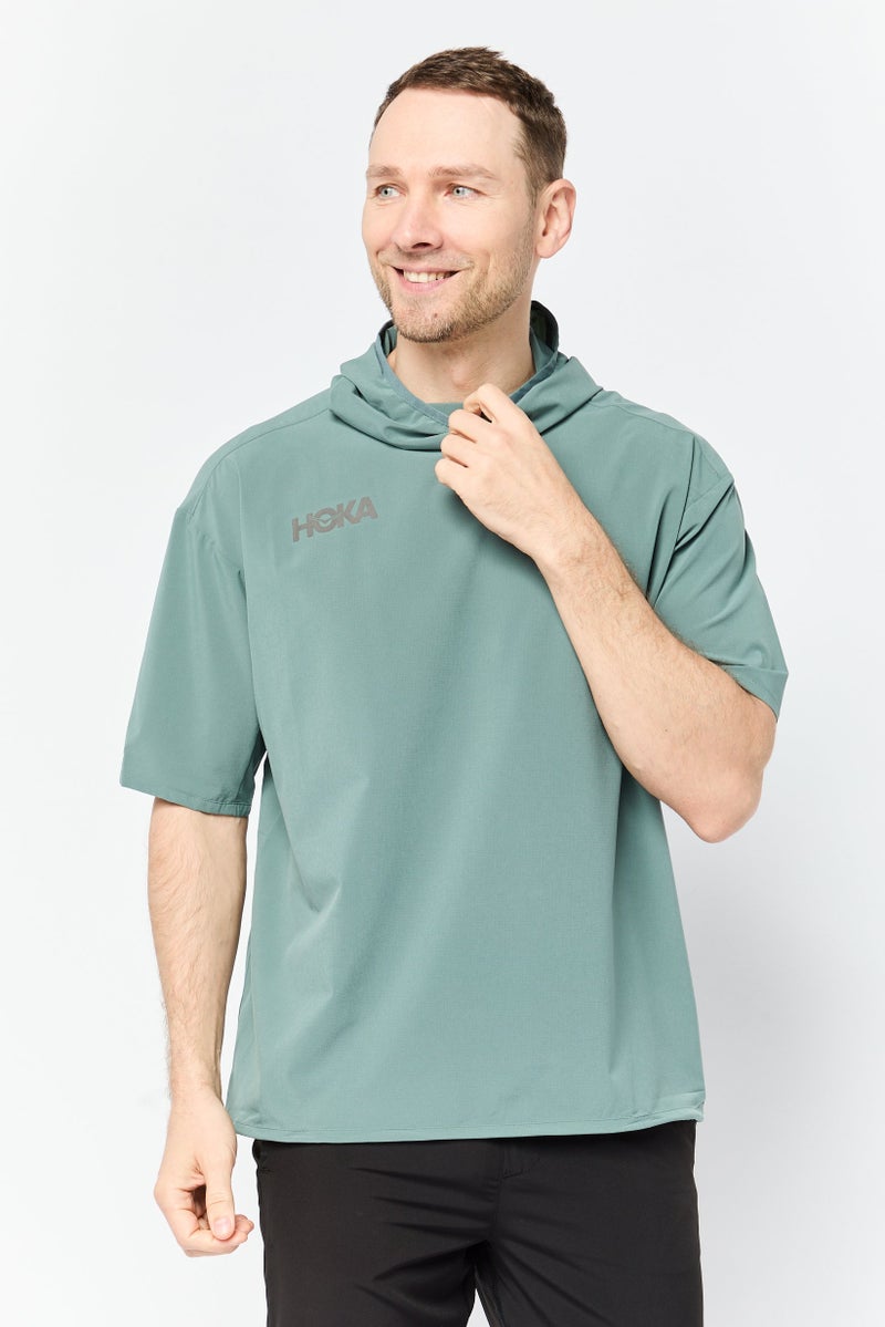 Hoka جاكيت تدريب قصير الأكمام للرجال، رياضي، لون أخضر رمادي - Image 1