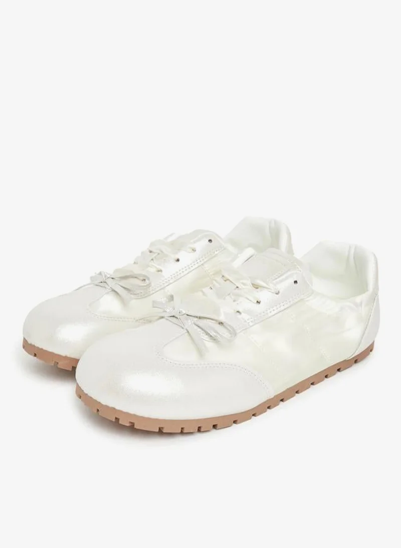 ستايلي اكتيف سنيكرز ستايلي برباط وتفاصيل فيونكة