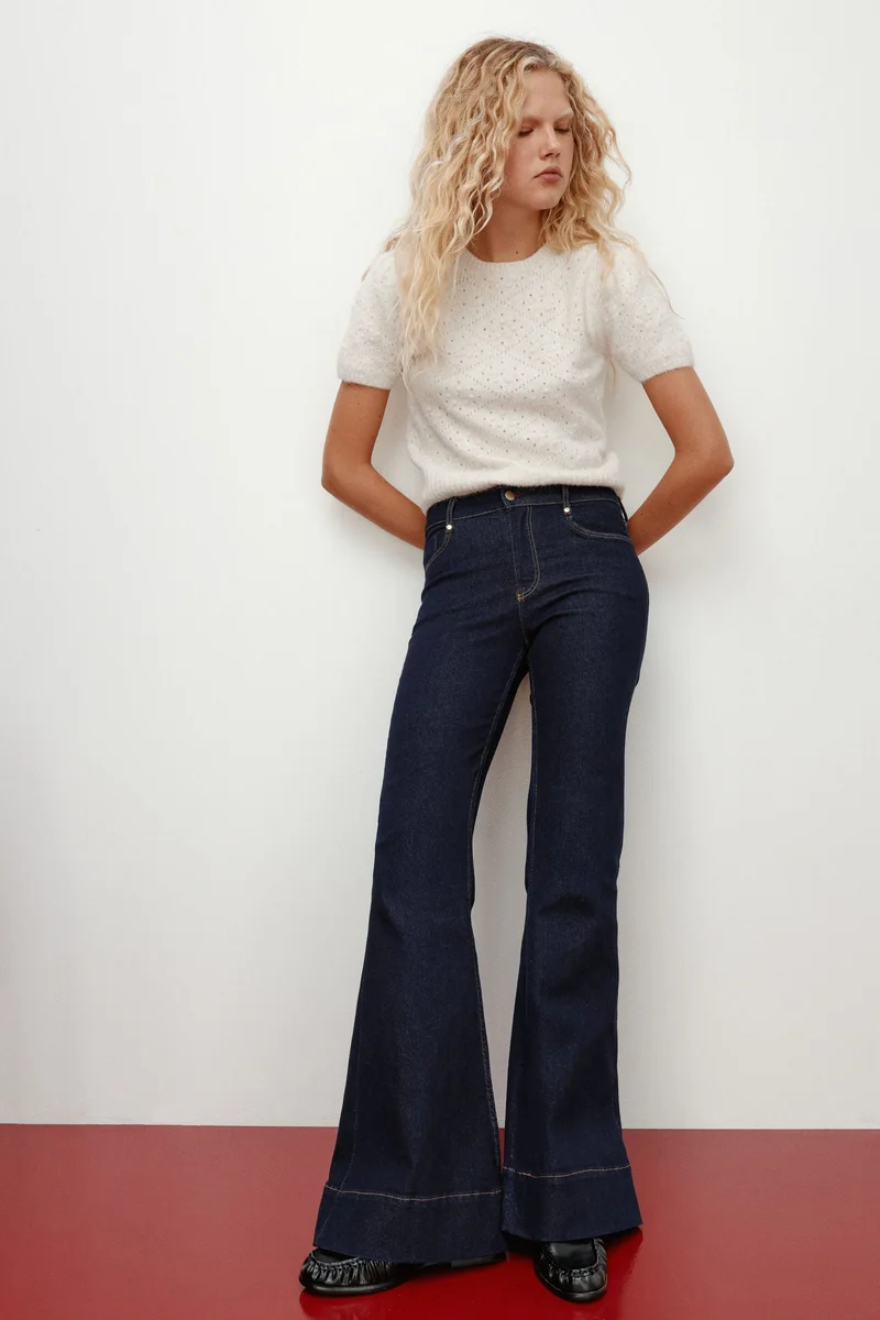 اتش اند ام جينز بقصة حافة واسعة وخصر عالي