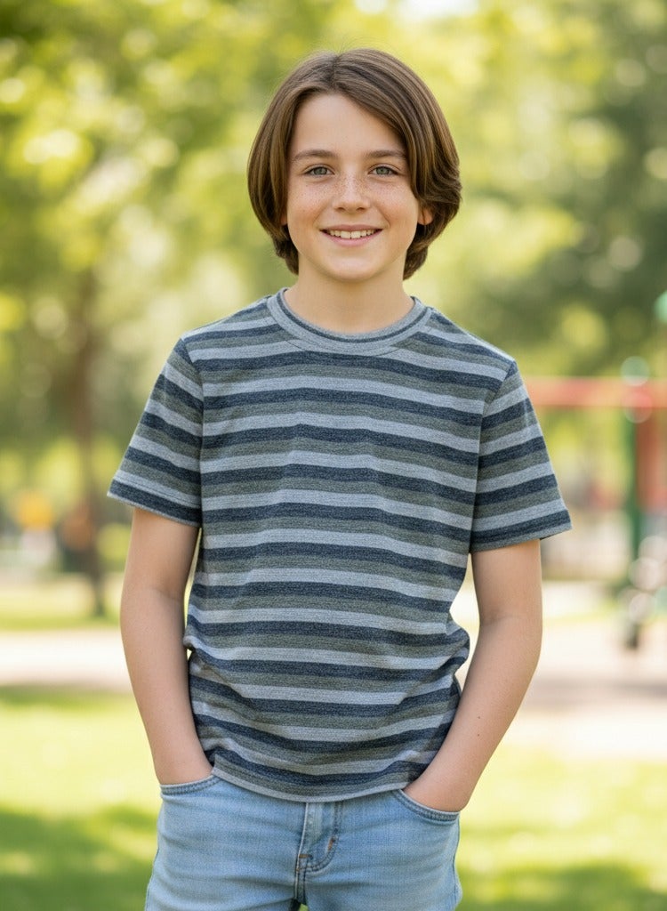 A trendy T-shirt with stylish stripes. Short-sleeved crew neck T-shirt - Image 2