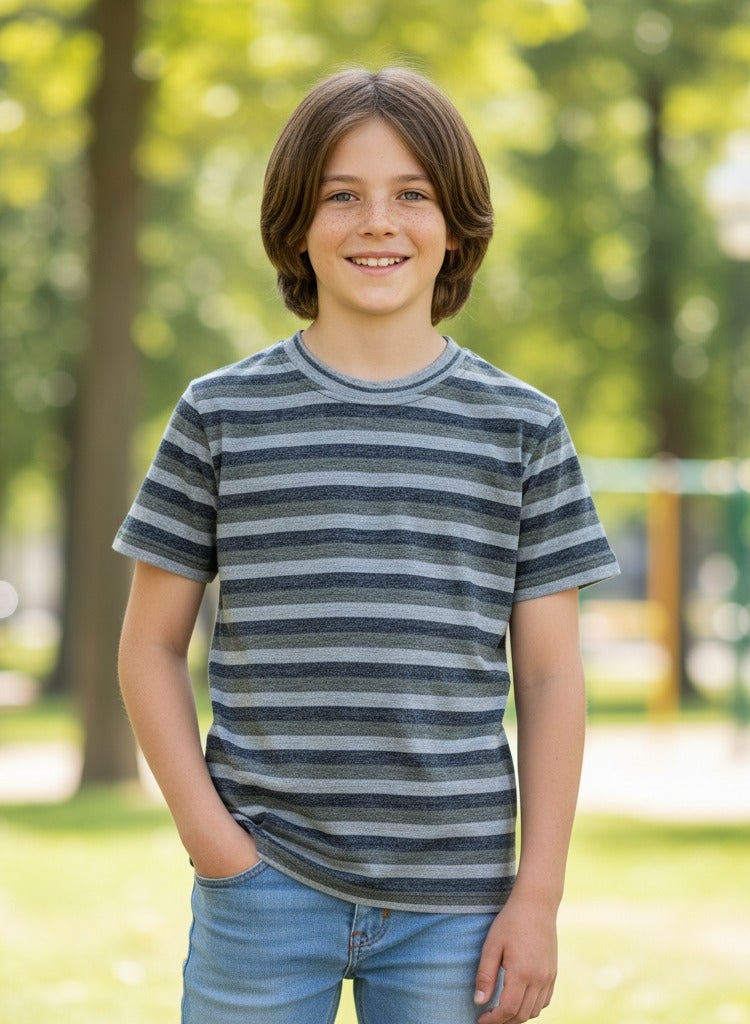 A trendy T-shirt with stylish stripes. Short-sleeved crew neck T-shirt - Image 3