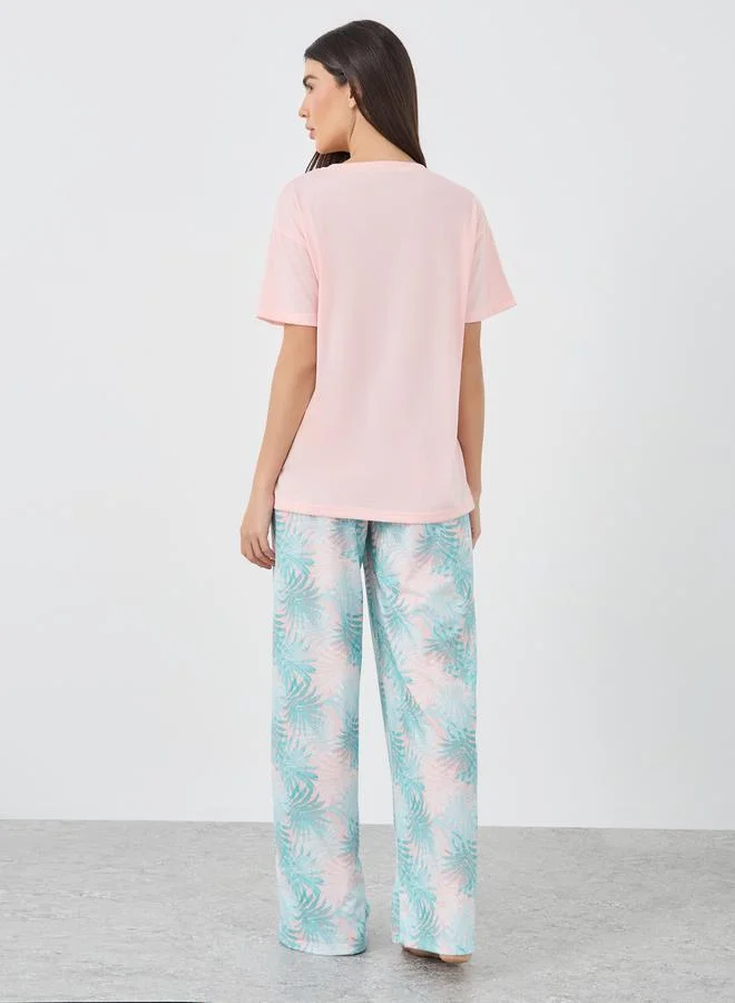 Styli Styli Leafy Palm Print Pocket Detail T-Shirt and Pyjama Set