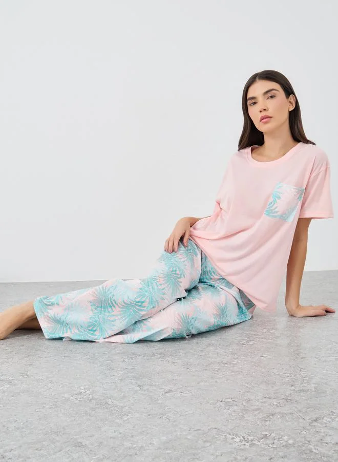 Styli Styli Leafy Palm Print Pocket Detail T-Shirt and Pyjama Set