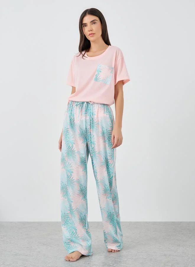 Styli Styli Leafy Palm Print Pocket Detail T-Shirt and Pyjama Set