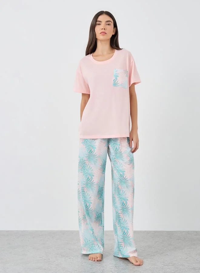 Styli Styli Leafy Palm Print Pocket Detail T-Shirt and Pyjama Set