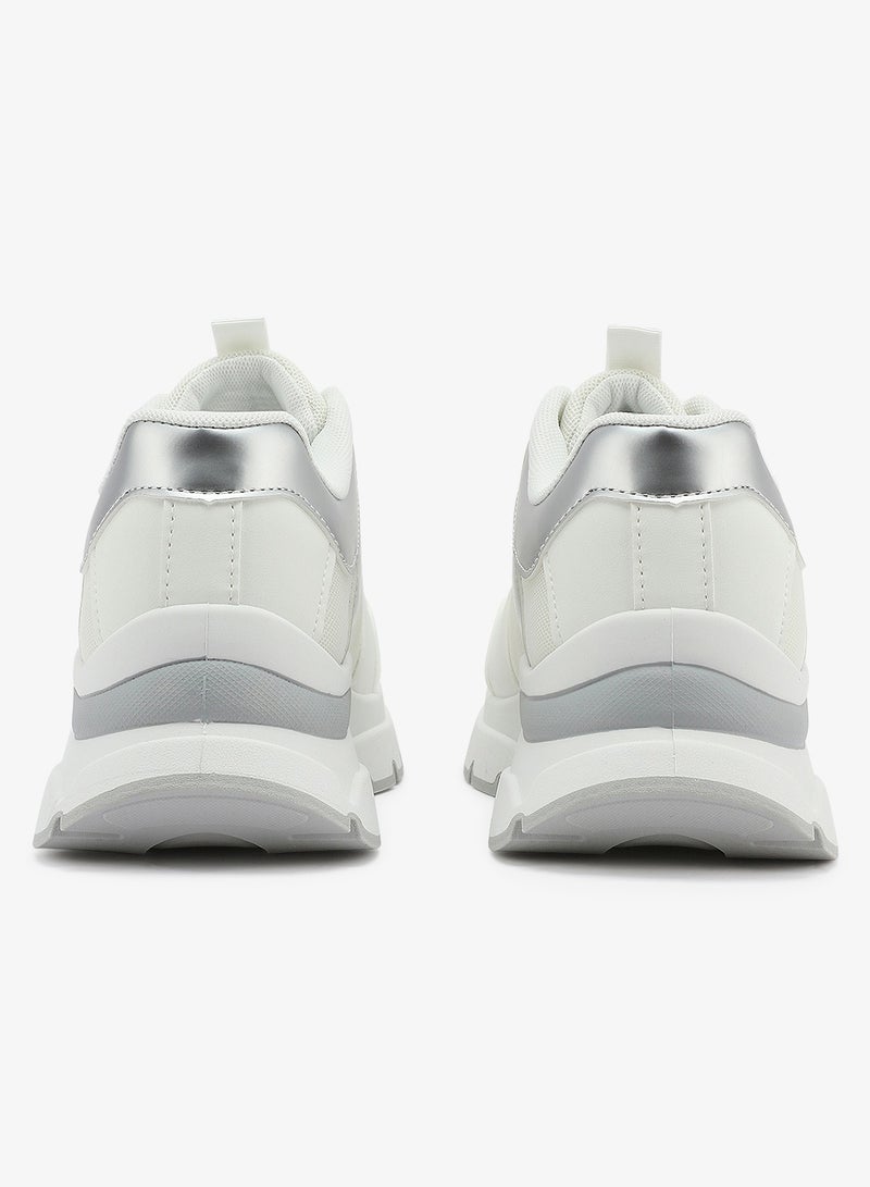 يو اس بولو اسن أحذية رياضية نسائية بيضاء قصيرة بتصميم لامع أنيق - Image 3