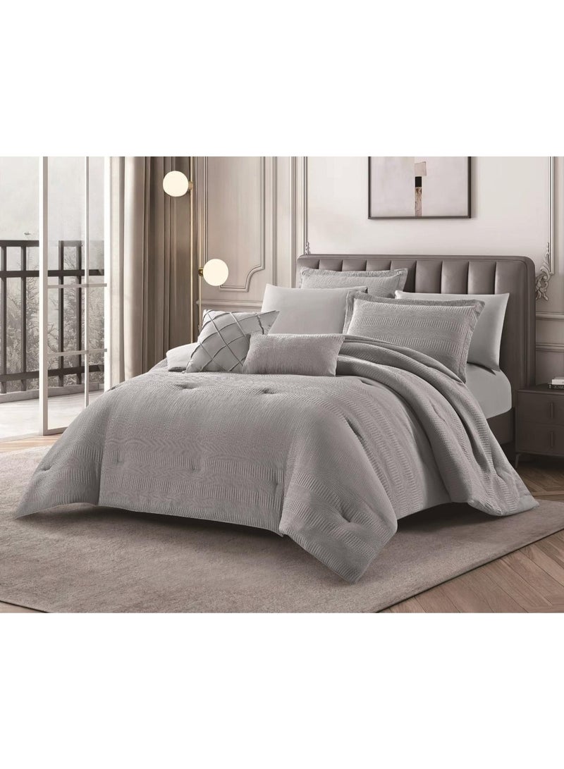 Luxurious 8-piece summer double bed set:  1 padded comforter (220*240 cm) 1 fitted sheet (200*200*30 cm) 4 pillowcases (75*50 cm) 1 cushion cover (45*45 cm) 1 cushion cover (30*50 cm)