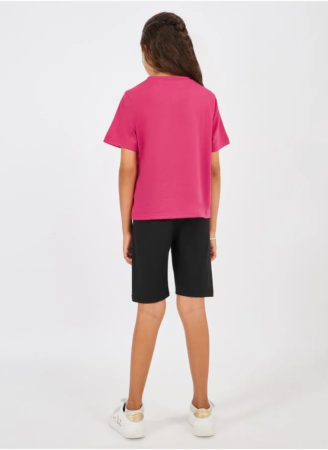 ستايلي Emoji Graphic Print T-Shirt & Solid Shorts Set