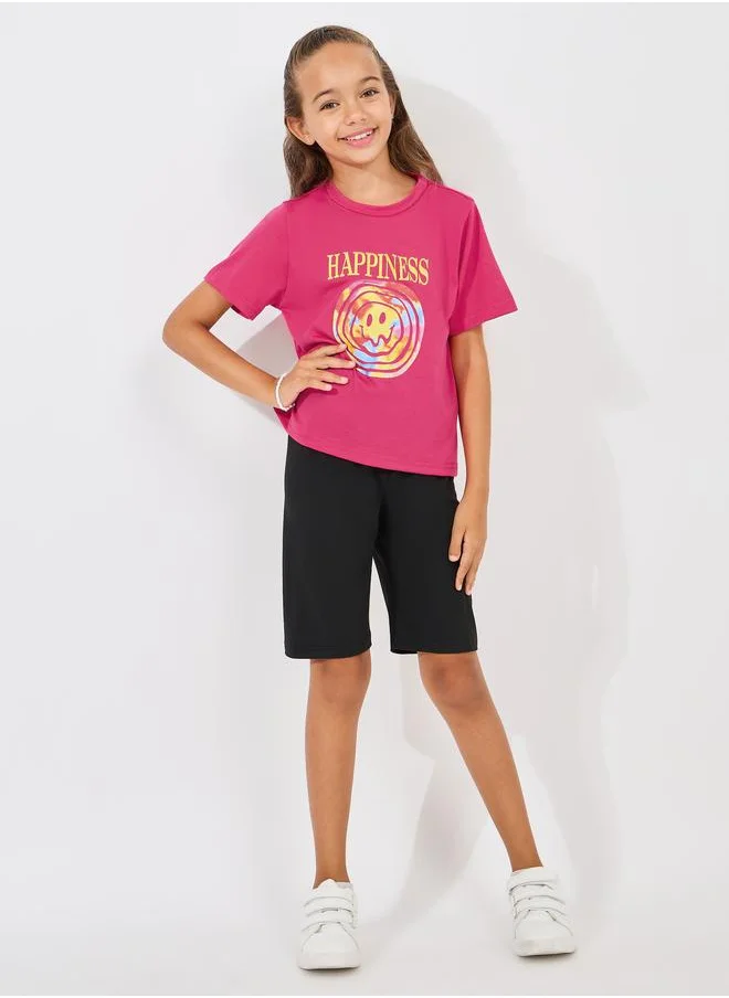 ستايلي Emoji Graphic Print T-Shirt & Solid Shorts Set