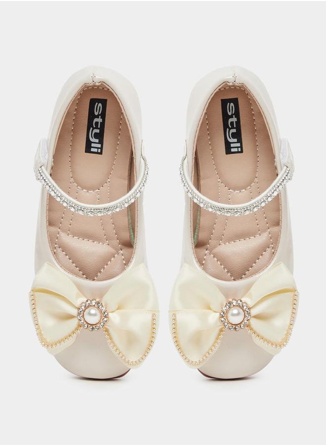 Styli Embellished Round Toe Ballerina Shoes with Bow Detail  - Image 5