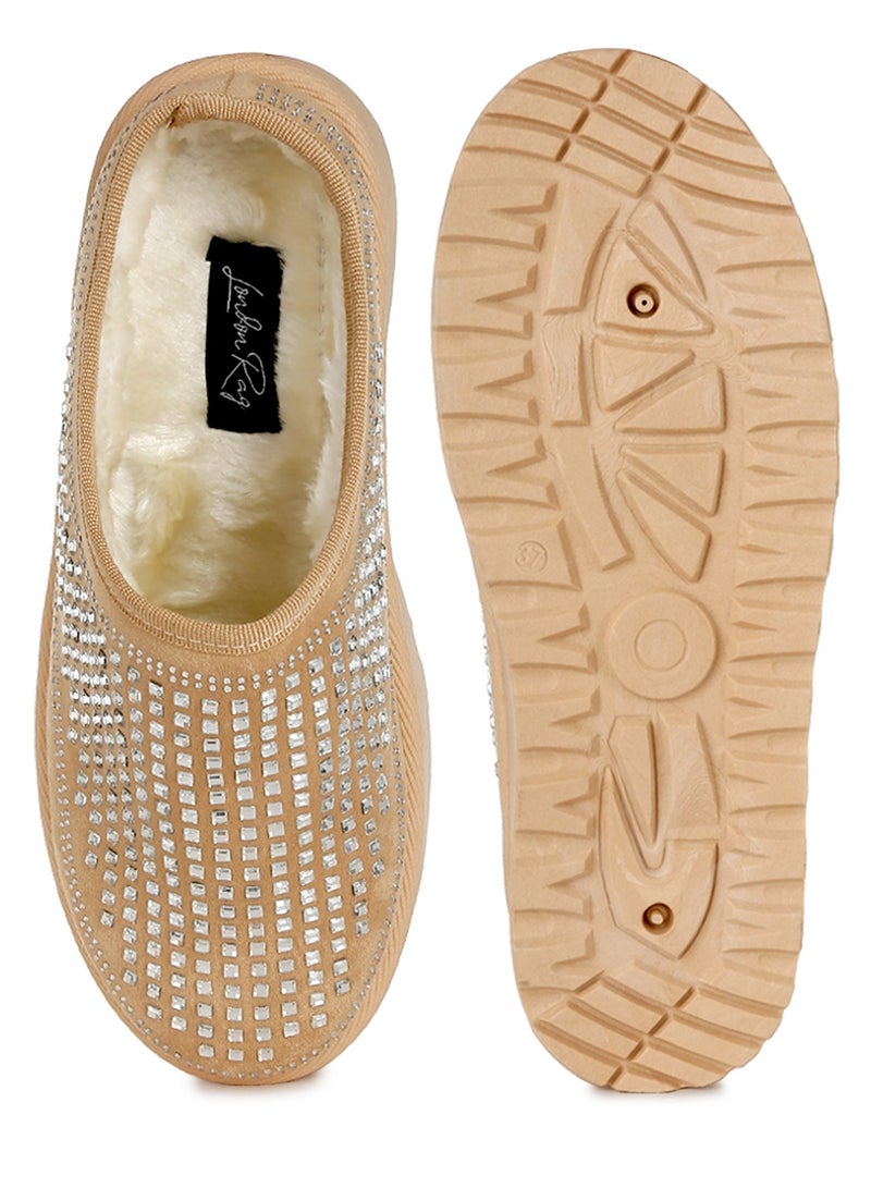 لندن راج حذاء كلاسيكي سهل الارتداء مزين بأحجار الراين باللون البيج - Image 5