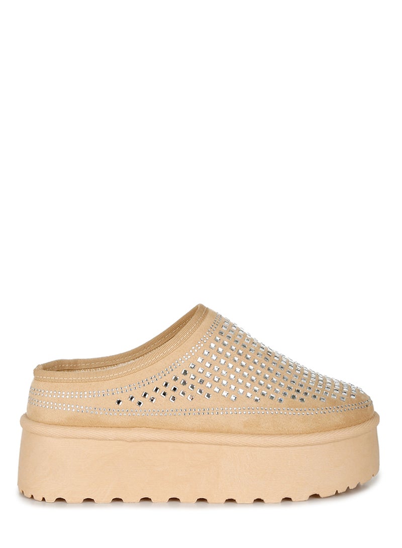 لندن راج حذاء كلاسيكي سهل الارتداء مزين بأحجار الراين باللون البيج - Image 1