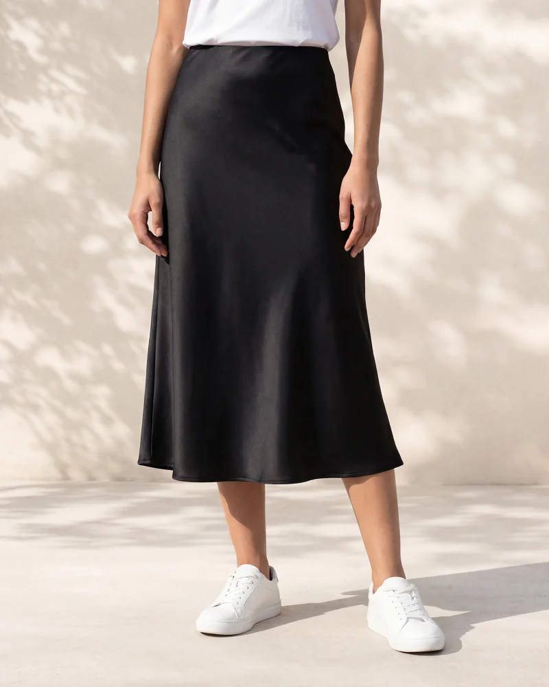 ردتاغ Women Black Solid Flared Skirt