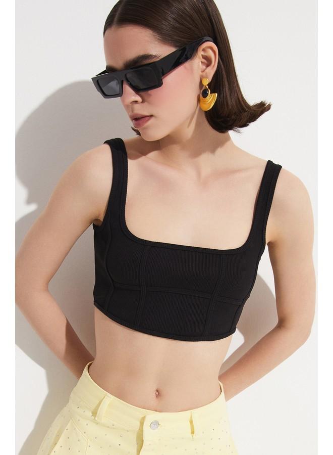 جون بلوزة كاميسول قصيرة نسائية مطرزة باللون الأسود - Image 1