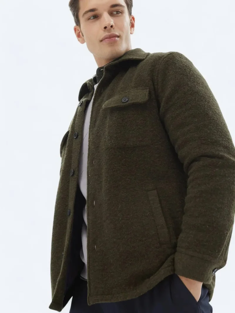 كيب معطف تريكو كاجوال بلون الكاكي، بقصة عادية وياقة قميص