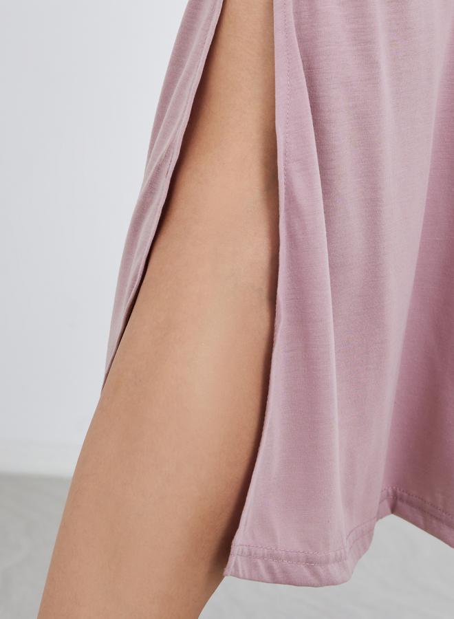 ستايلي فستان سليب بياقة على شكل حرف  وظهر مفتوح وتفاصيل دانتيل وفتحة جانبية - Image 4