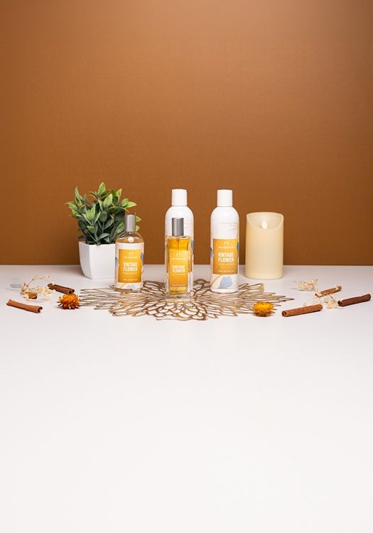 THE BODY SHOP عطر فاخر بقاعدة خشب الجواياك - عطر مسك جريء وعنبر مع نغمات خشبية ناعمة للرجال والنساء، 250 مل - Image 2