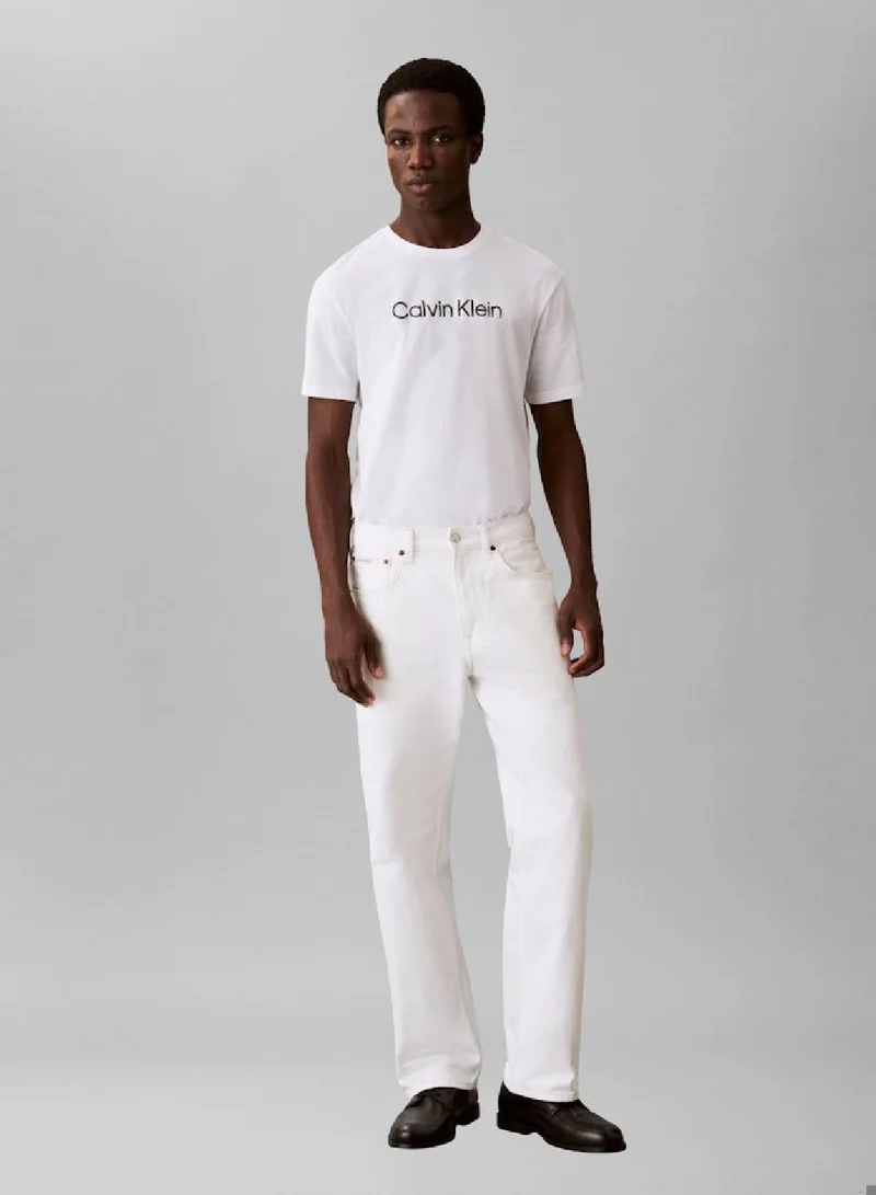كالفن كلاين تيشيرت بشعار غرافيك