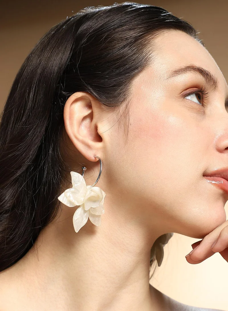 Sohi  Women The La-Flora Hoop Earrings | Ivory White & Metallic  Colour | One-Size | Metallic Acrylic & Alloy Material | Push Back Closure | Earrings For Casual & Evening Wear for Women | Best Price UAE