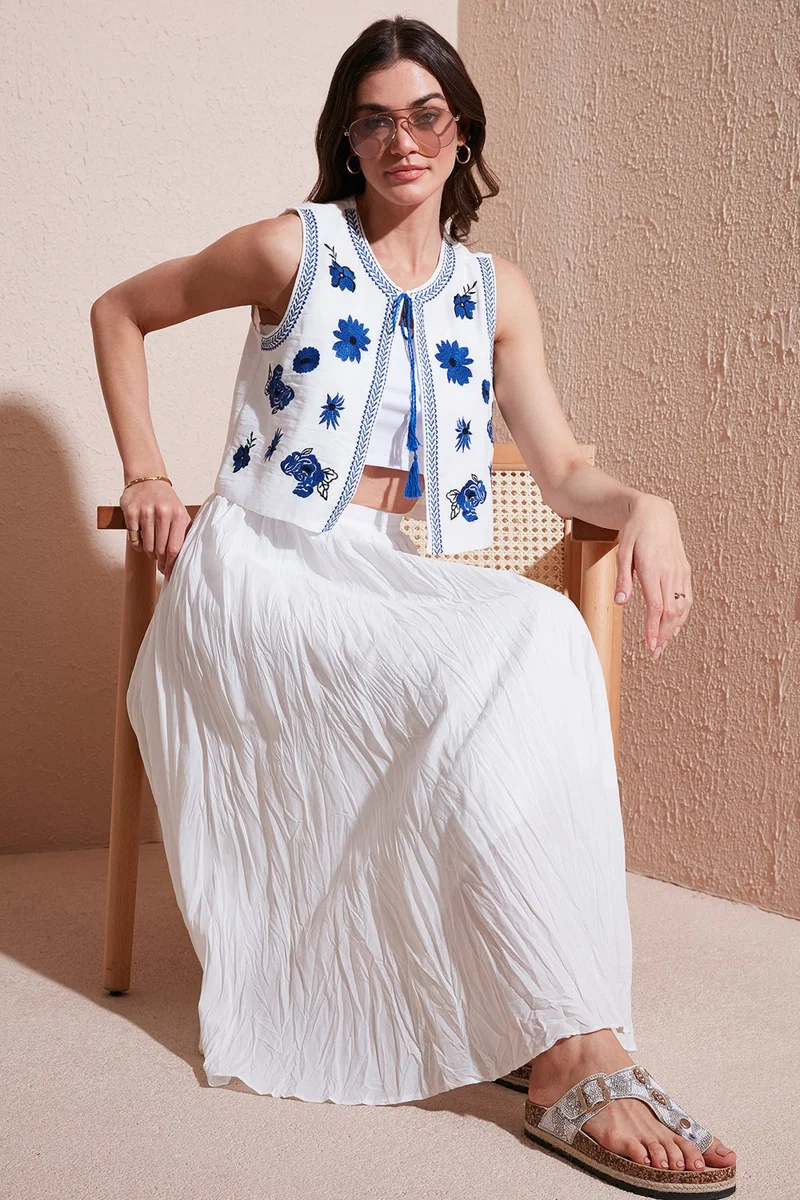 ليلا Lined Embroidered Standard Fit Tied Round Neck Crop Vest Women's Vest 611YL128