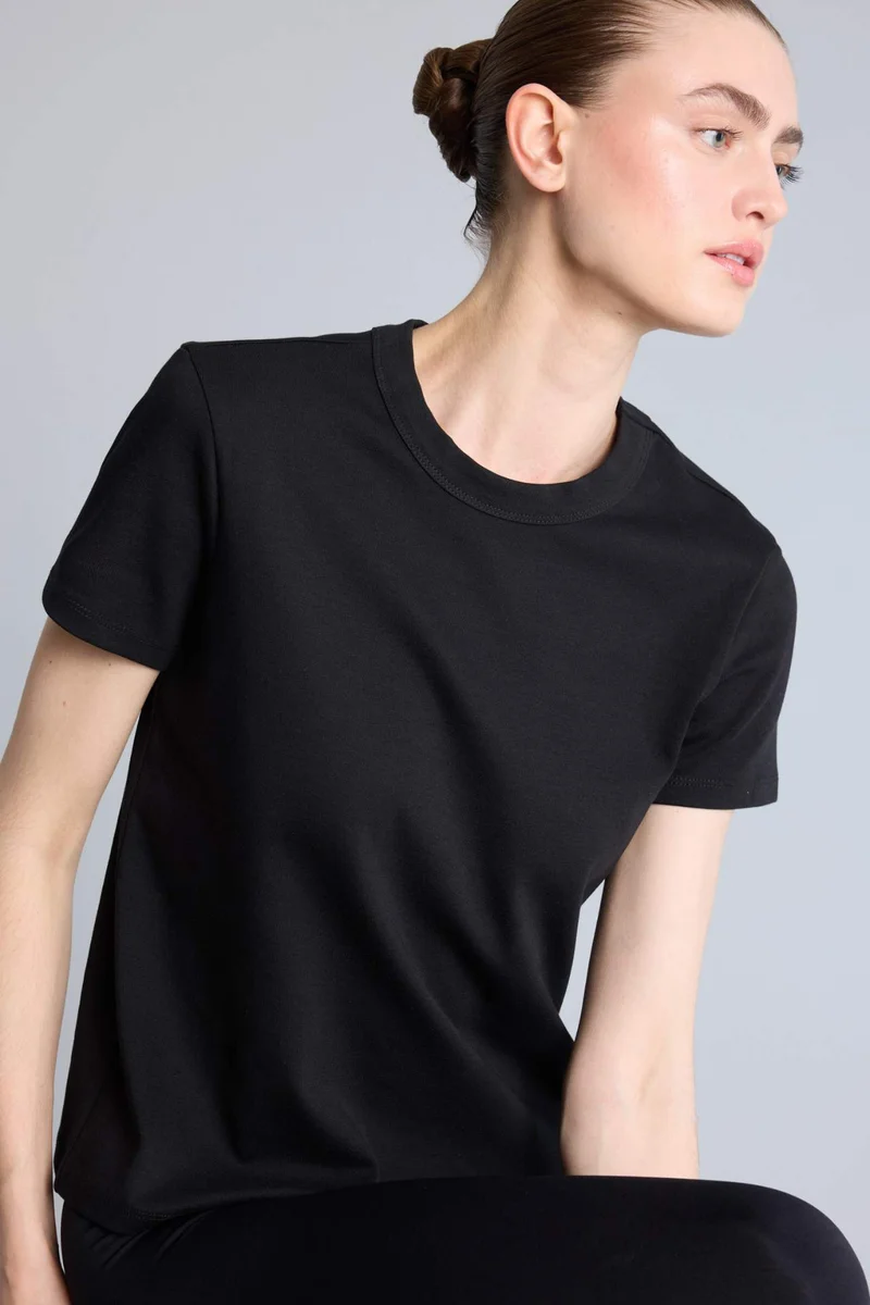 ديفاكتو Standard Fit Crew Neck Cotton Short Sleeve T-Shirt