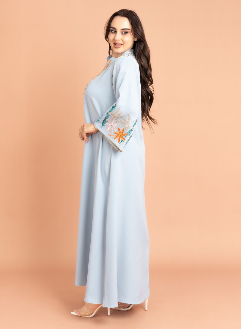 اكسا جلابية سادة انيقة مع لمسات تطريز ازرق سماوي - Image 3