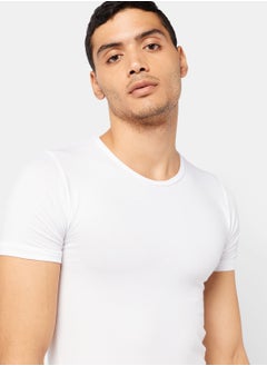 COTTONIL قميص داخلي قطني أساسي برقبة دائرية  - Image 3