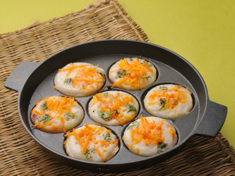 KITCHEN STORE YOURSC Patra Paniyarakkal 78 Cavity Appam Patra Two Side Handle with Steel lid Wooden Picker - Image 4