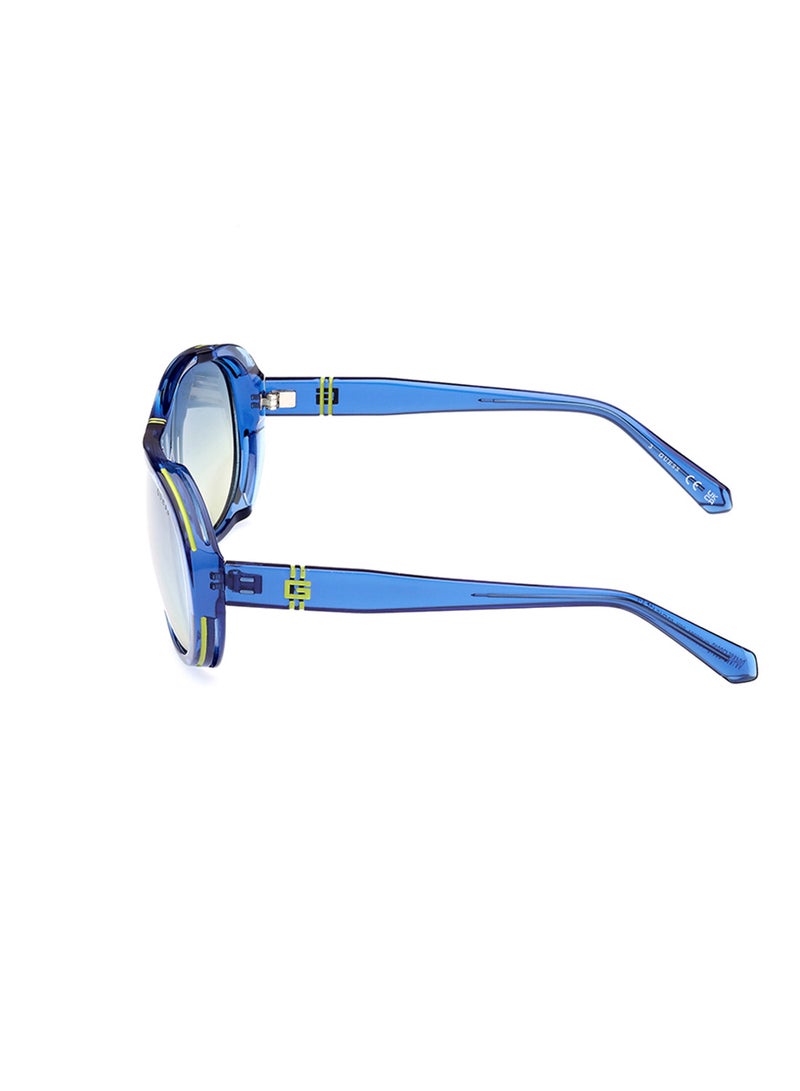 GUESS نظارة شمسية بتصميم بايلوت للرجال مع حماية من الأشعة فوق البنفسجية - GU0008190X62 - مقاس العدسة: 62 مم - Image 5