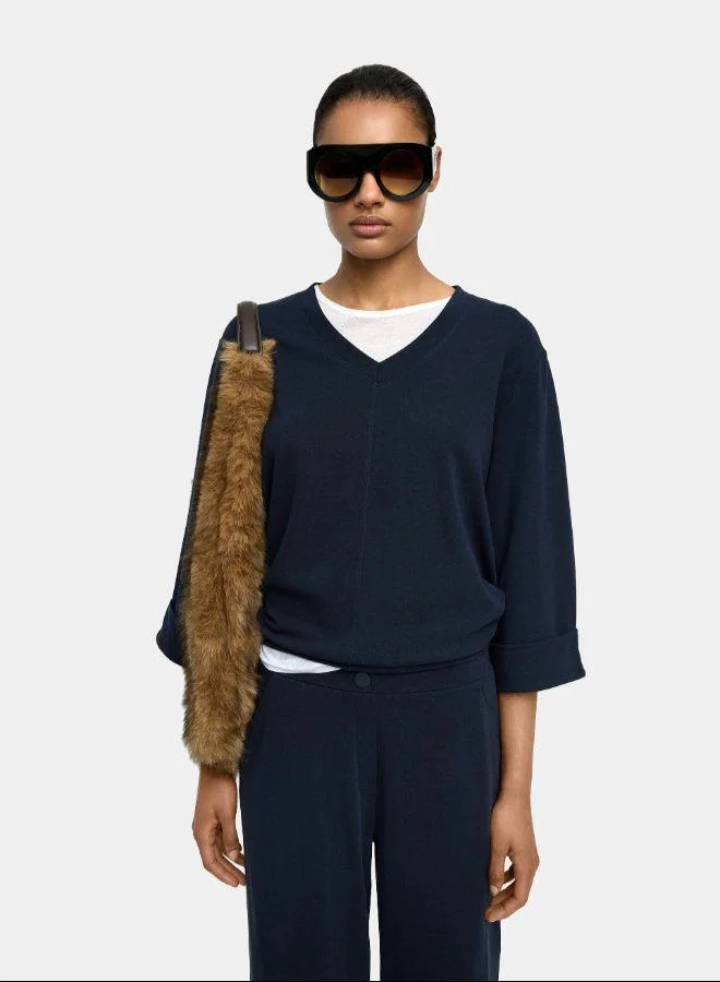 بارفوا الجزء العلوي مع رقبة على شكل حرف V