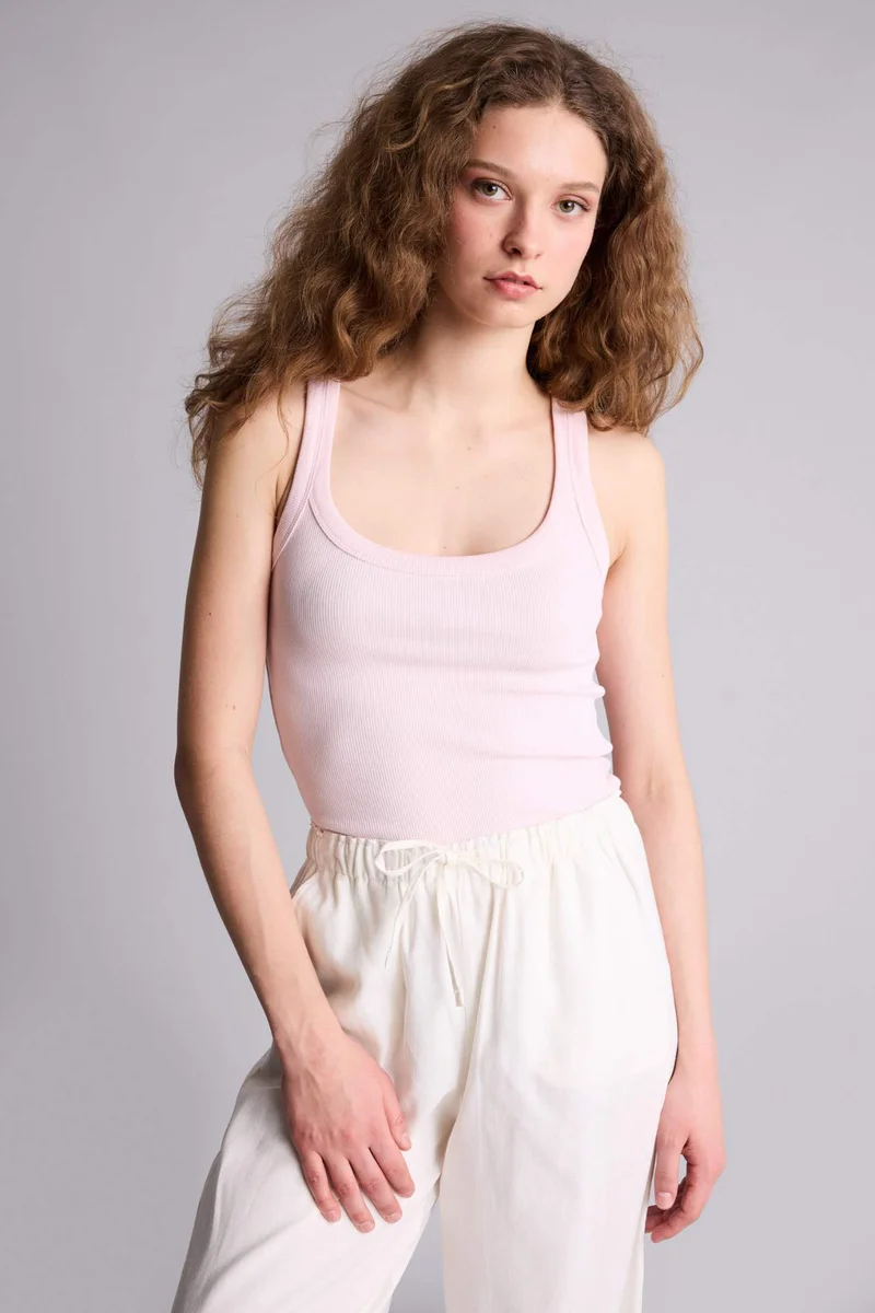 ديفاكتو Slim Fit Camisole U Collar Tank Top