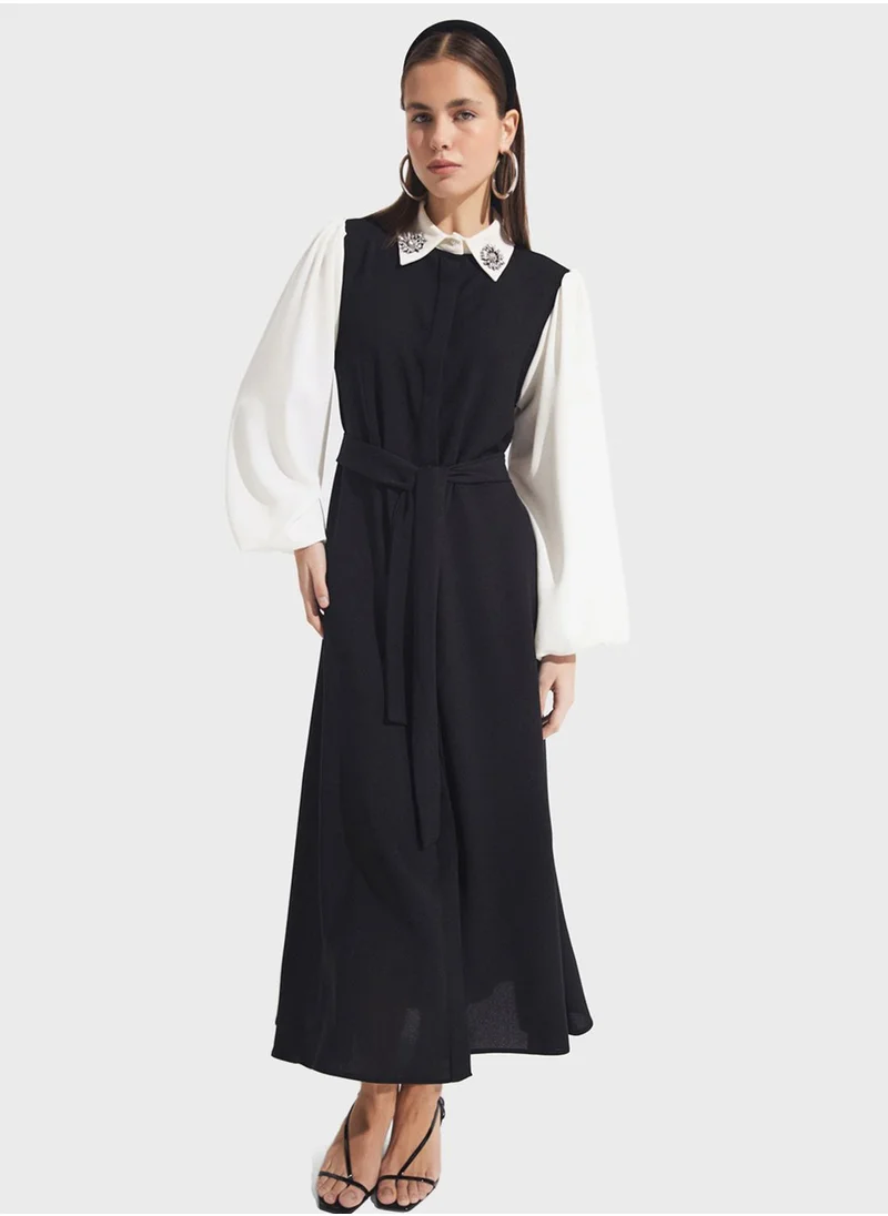 جون Embellished Belted Maxi Dress