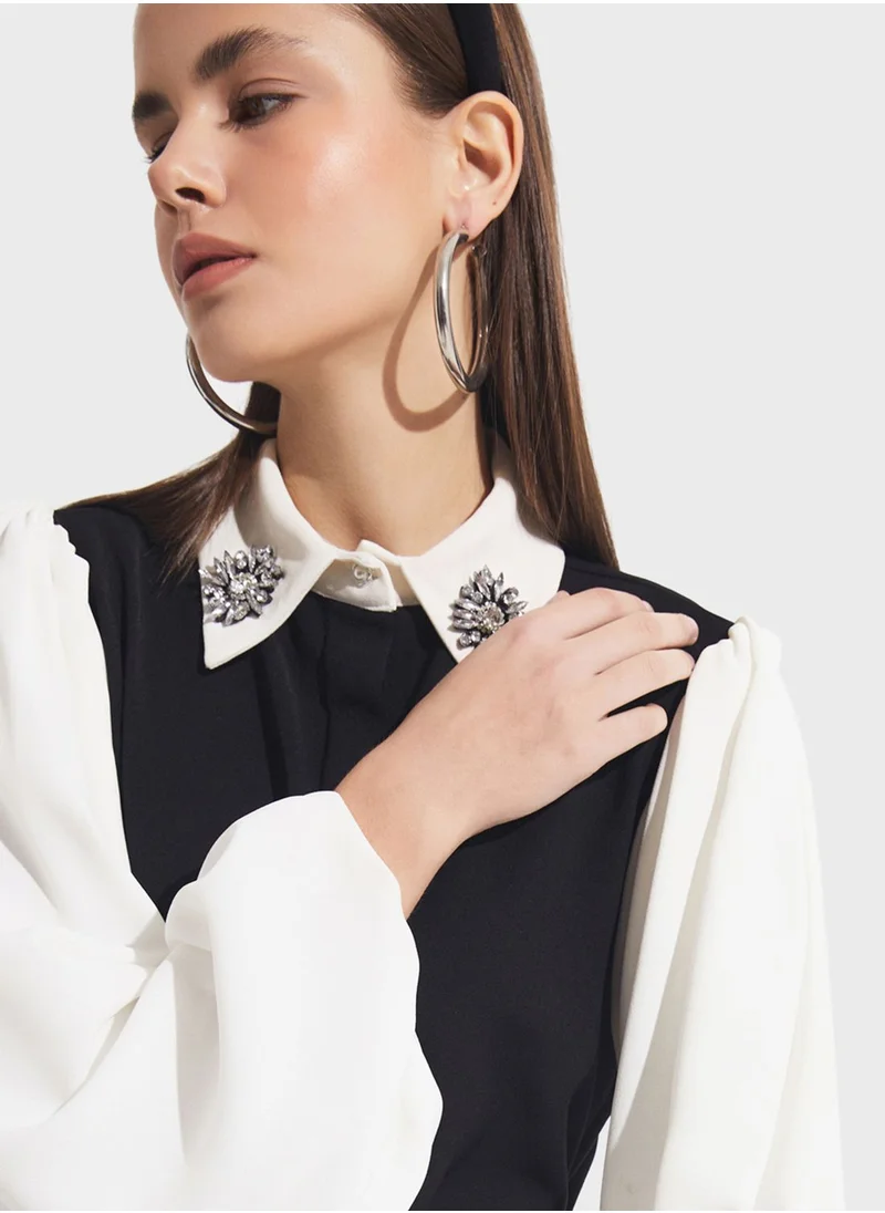 جون Embellished Belted Maxi Dress